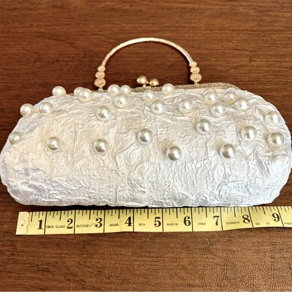 NWOT Adorable Dressy White Purse - Picture 5 of 5